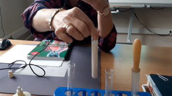 Zdalna lekcja biologii.